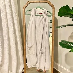 Long Lined Sleeveless Light Gray Cardigan
